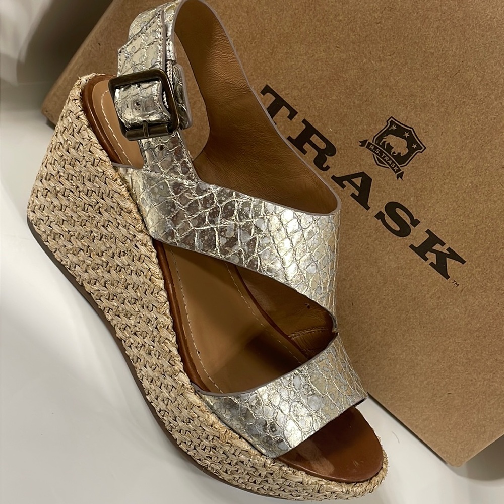 Trask Gold Metallic Croc Paula Wedges . EUC like New . Italian leather